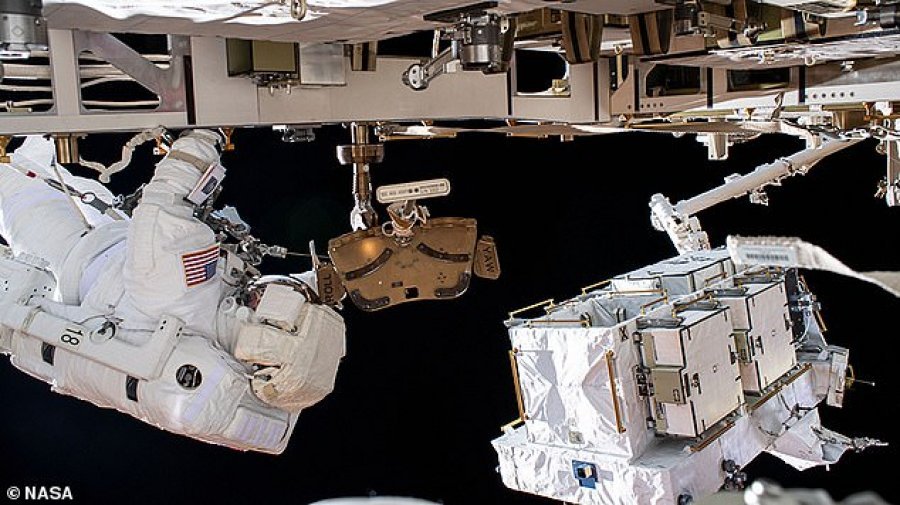 Astronautët amerikanë në ISS kryejnë sot ecjen hapësinore