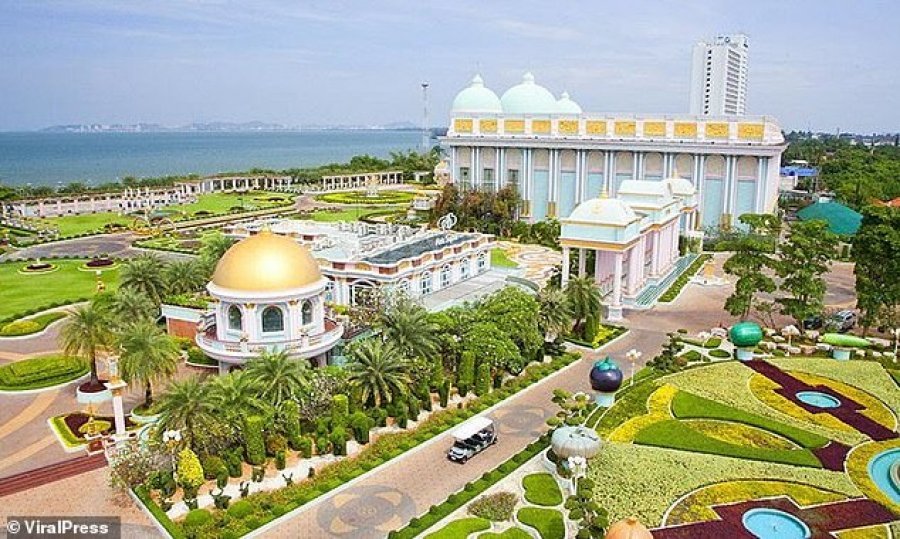 Digjet pallati 64 milionë dollarësh i miliarderit eksentrik