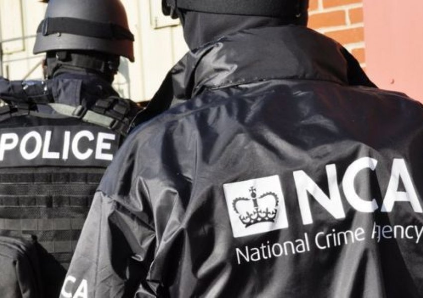 Britani: Thyhet kodi sekret i komunikimit midis grupeve kriminale, mbi 700 të arrestuar