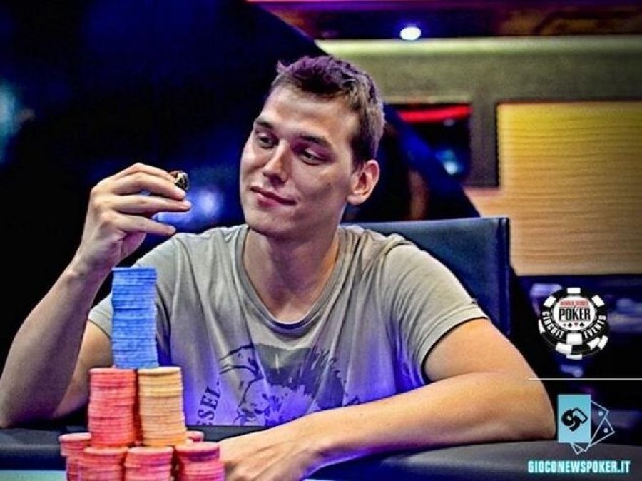 Covid-19 i merr jetën në moshë shumë të re kampionit botëror të pokerit