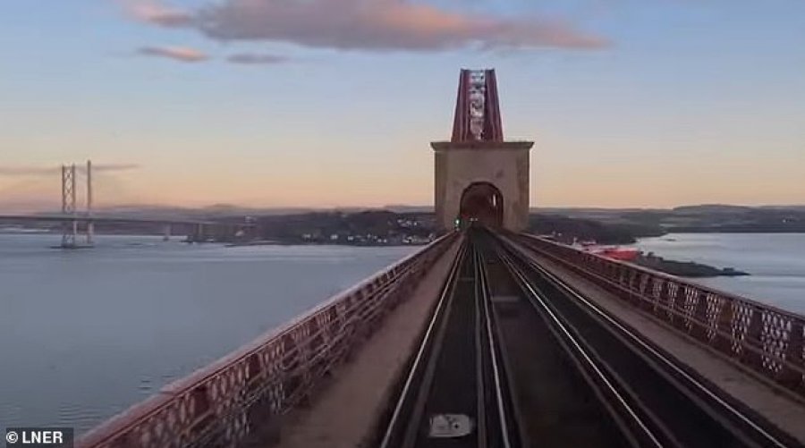 VIDEO/Përshkoni hekurudhat e Britanisë në vetëm pak minuta me klipin mahnitës