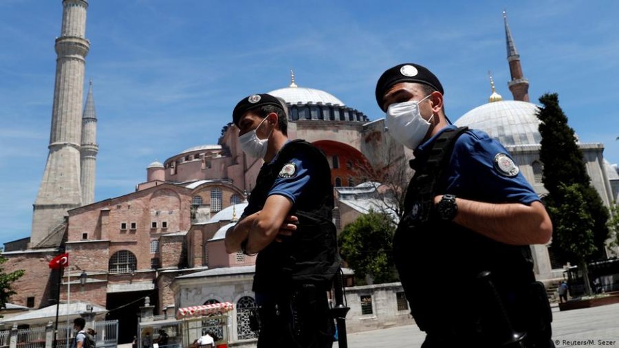 Hagia Sofia në xhami? Debat politik për monumentin e trashëgimisë botërore në Turqi