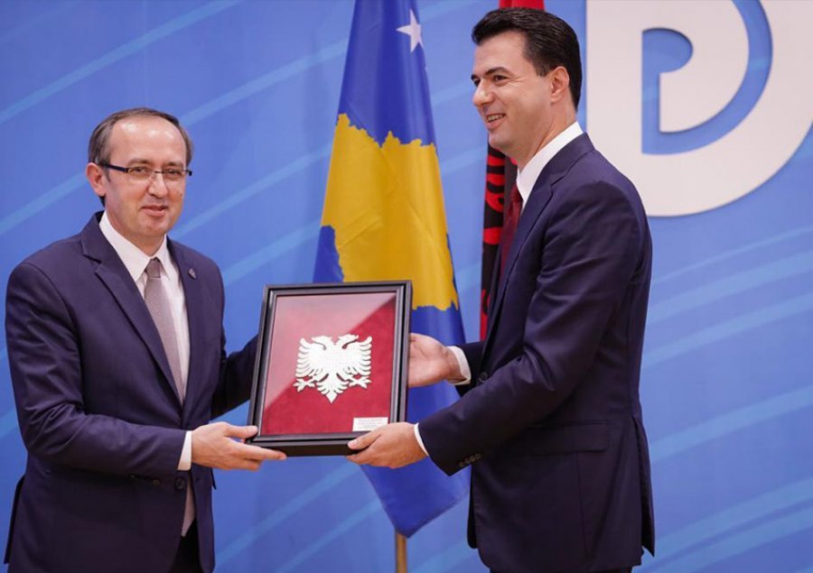 Hoti: Në shumë procese të rëndësishme Kosova ka patur mbështetjen e qeverisë shqiptare e të PD