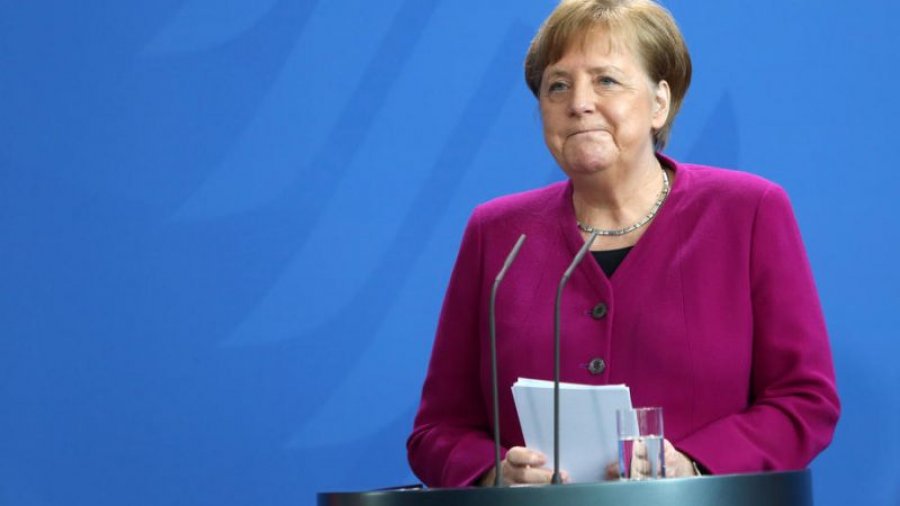 Sakrifica gjatë pandemisë/ Merkel nderon të moshuarit që janë përballur me vështirësi dhe vetmi
