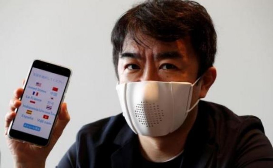 Covid-19/ Japonia prodhon 'maskën e zgjuar', amplifikon zërin dhe përkthen fjalët në tetë gjuhë