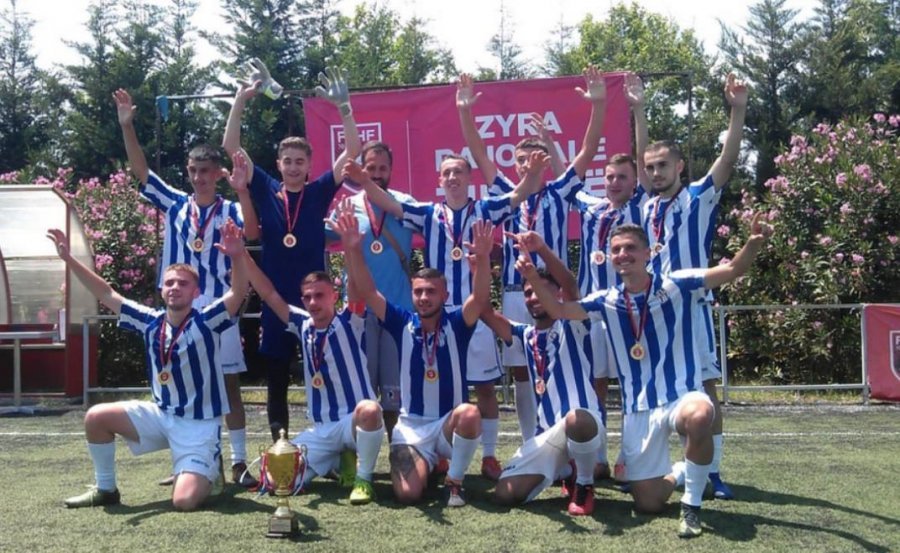 Nis ngritja e trofeve te Tirana, bardheblutë e rinj shpallen kampion të Shqipërisë