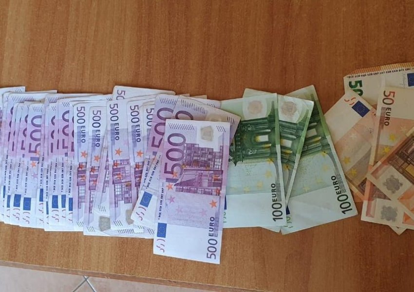 Po ikte nga Shqipëria, kapet gruaja me 18500 euro