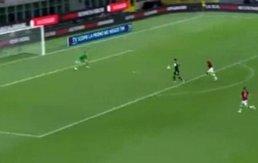 VIDEO/ I vetëm përballë portierit të Milanit, shikoni çfarë bën Ronaldo...
