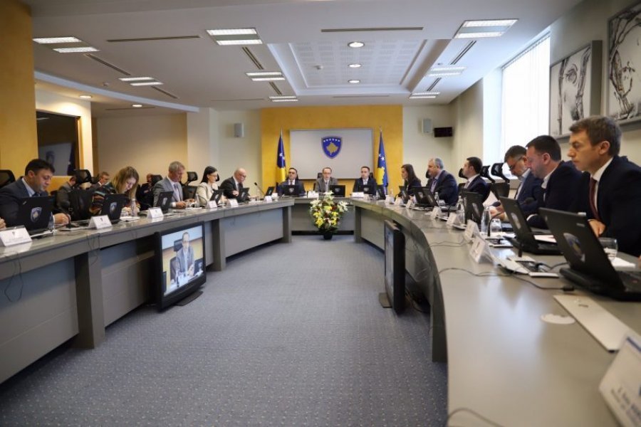 Maskat, karantina, ndalimet: Të gjitha vendimet e reja të qeverisë së Kosovës për COVID-19 