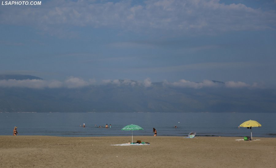 FOTOLAJM/ Fillim korriku, plazhet të boshatisura në Vlorë