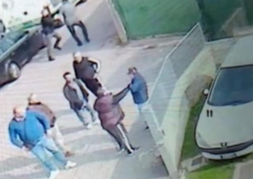 Nën kërcënimin e thikës i grabiten 50 euro sirianit në Mitrovicë