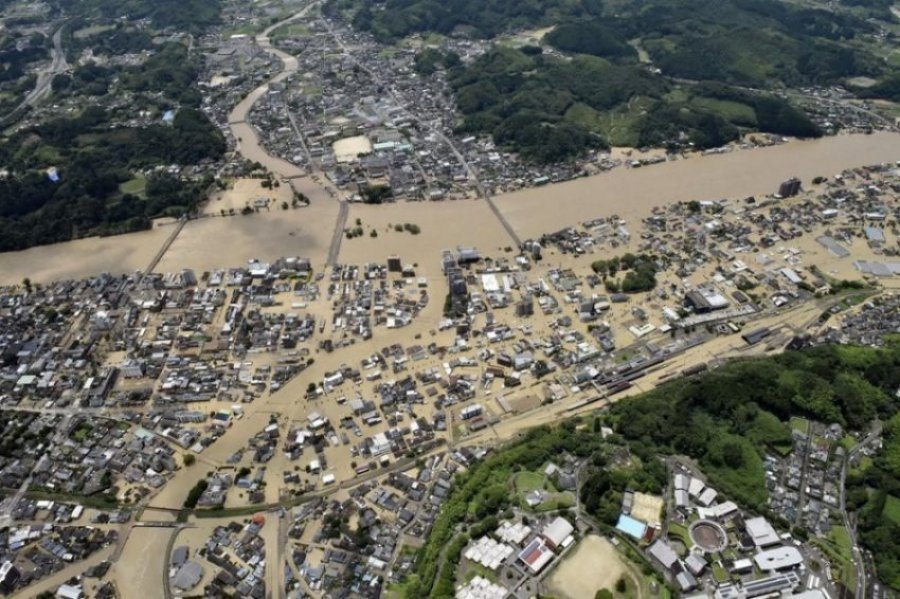 Japoni/ Bilanc lufte 58 të vdekur dhe 3.6 milion të shpërngulur nga stuhia e shiut
