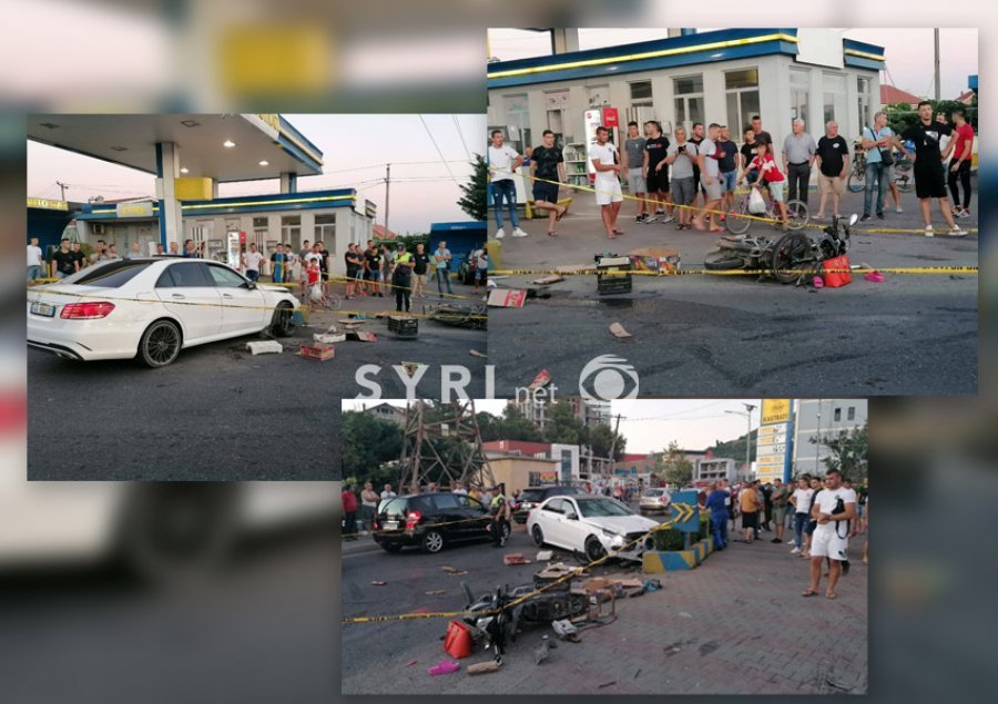 VIDEO/ Aksident i rëndë, përplasen dy automjete dhe një motor, plagosen 3 persona