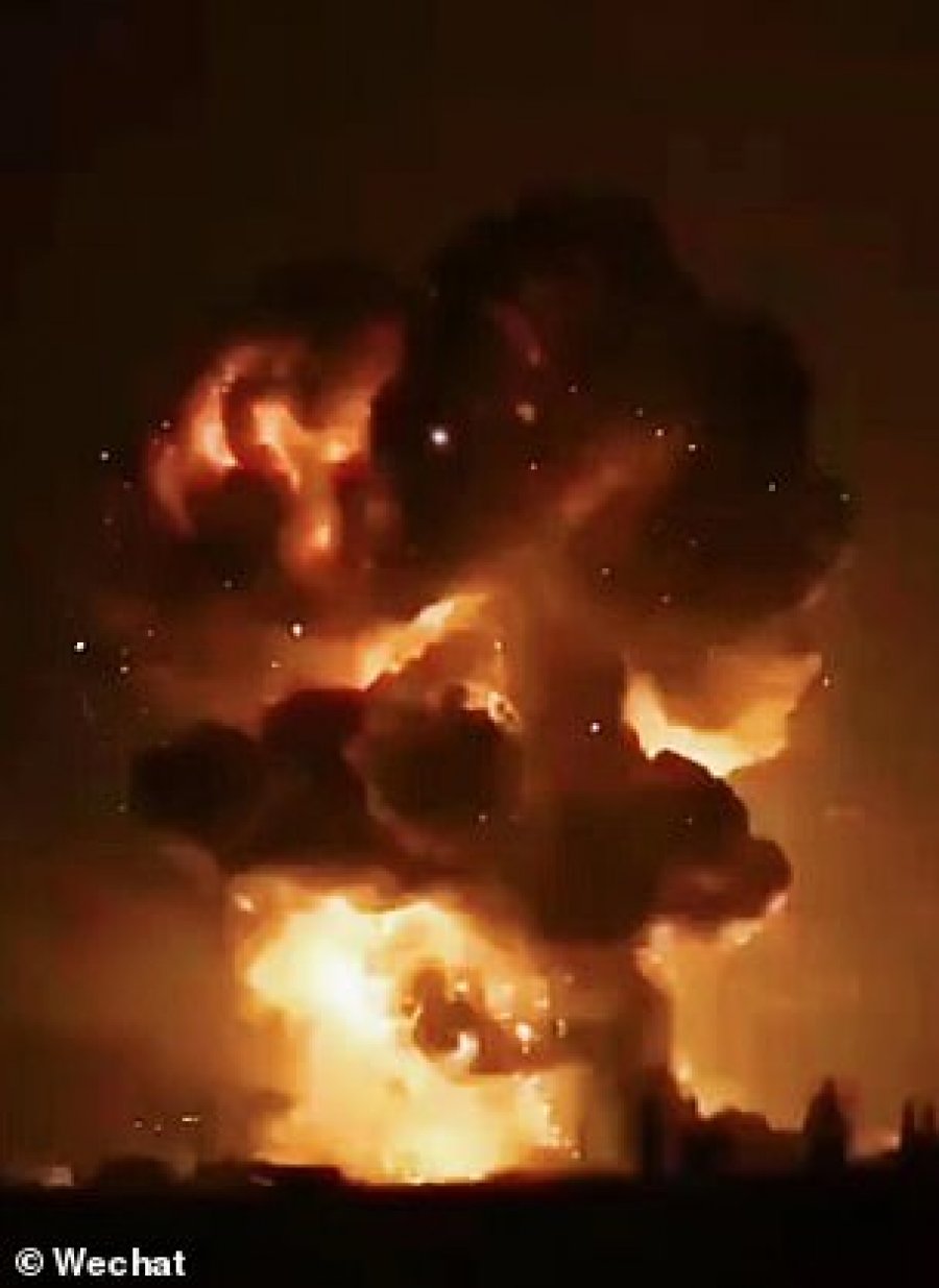 VIDEO/ Fabrika kineze kthehet në hi nga shpërthimi-kërpudhë 