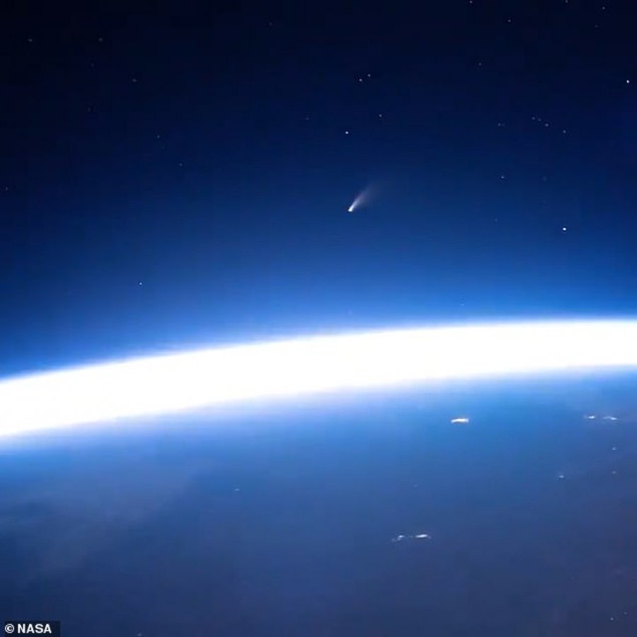 VIDEO/ Astronautët në hapësirë filmojnë kometën mahnitëse