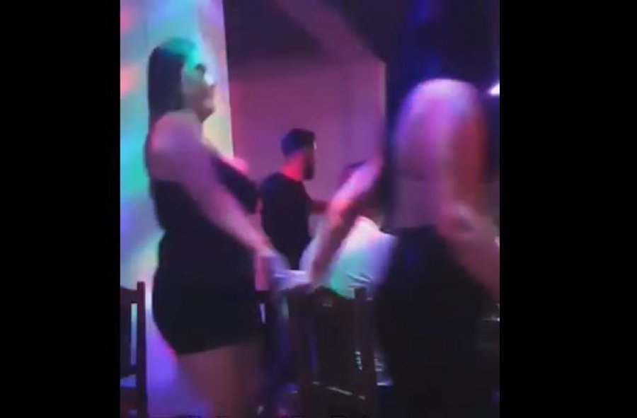 Vajza të zhveshura e kërcime provokuese, klubi i natës në Rahovecin që s'e ka frikë virusin