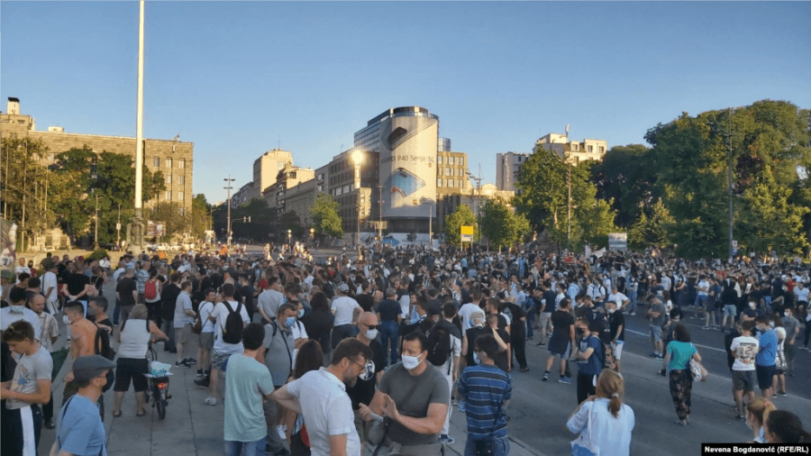 VIDEO/ Vazhdojnë protestat në Beograd dhe Novi Sad