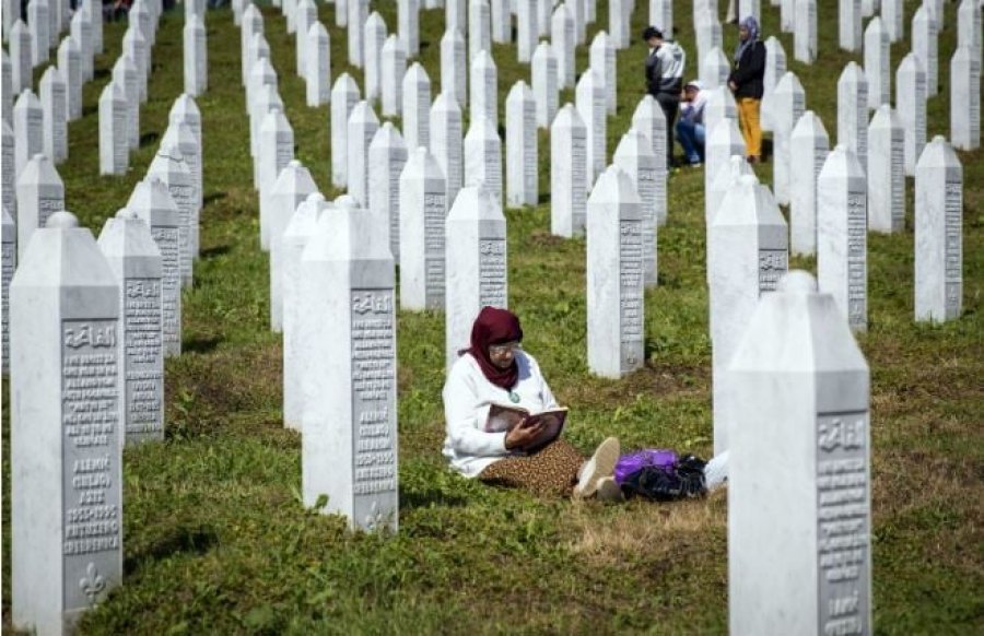 Kim Mehmeti: 25 vite pas gjenocidit të Strebenicës, vrasësit trajtohen si heronj