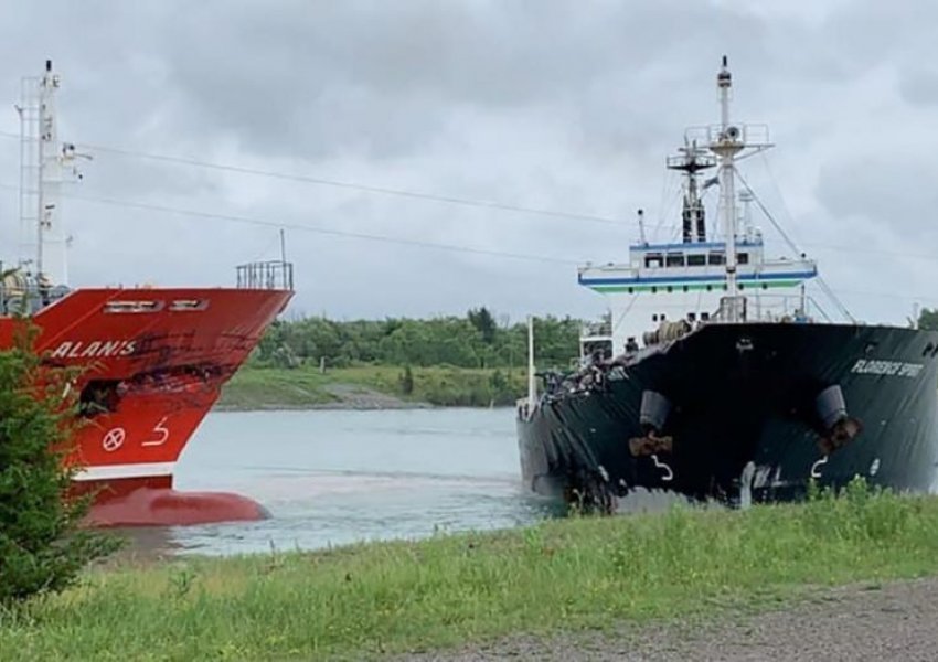 VIDEO/ Përplasen ‘kokë më kokë’ 2 anije në Kanada, alarmohen banorët