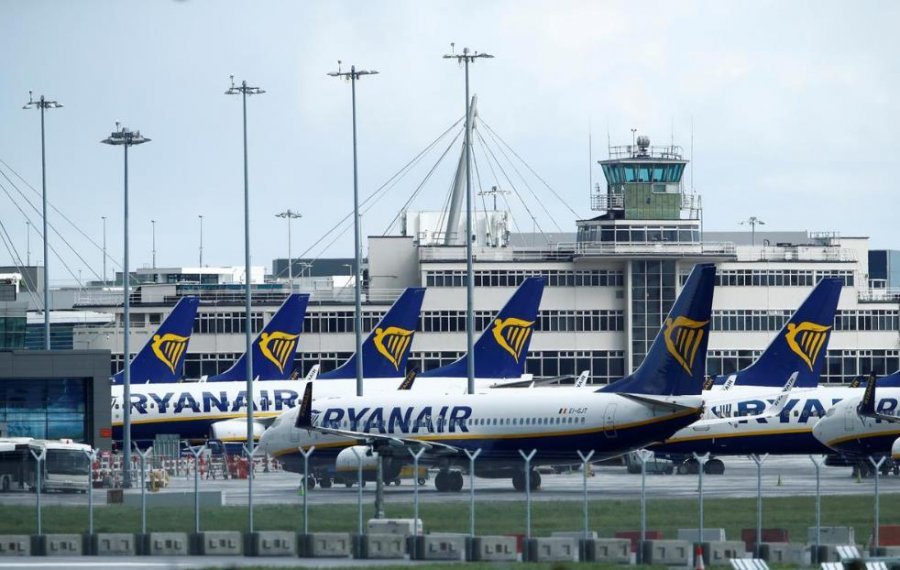 Irlanda mund të forcojë masat në aeroporte pasi e kritikuan për karantinën