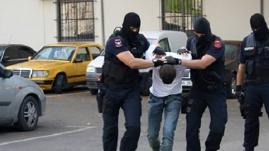 Pesë të arrestuar, 8 në kërkim: Zbulohet rrjeti që organizonte kalimet e paligjshme në BE për 1000-2500 euro