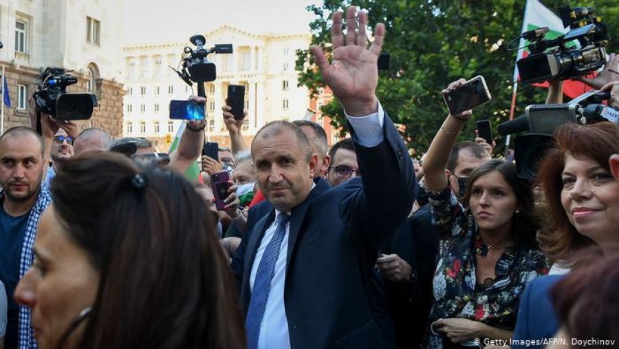 Presidenti i Bullgarisë kërkon dorëheqjen e qeverisë për shkak të sjelljes 'mafioze' 