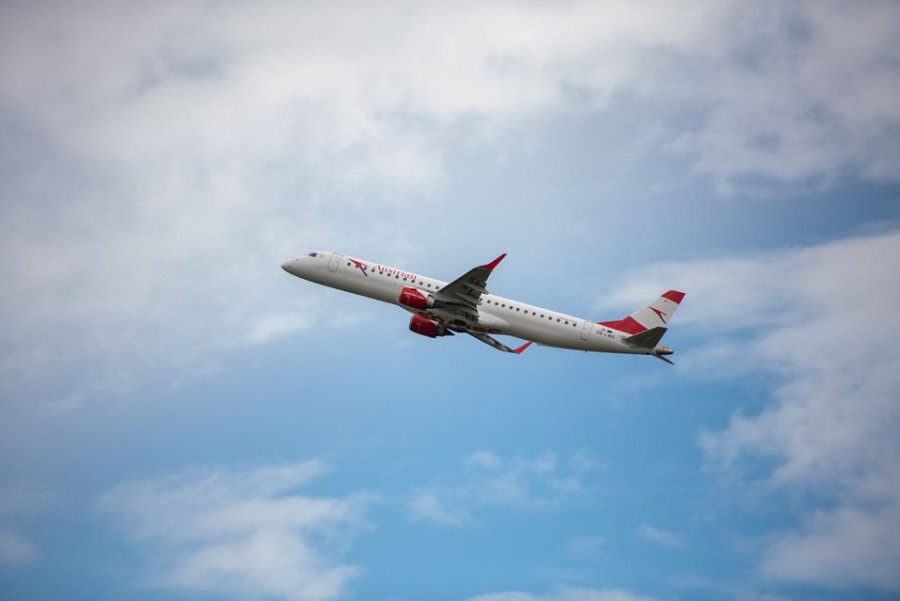 Aeroporti i Rinasit: Lajm jo i mirë, ndalohen fluturimet me Vjenën