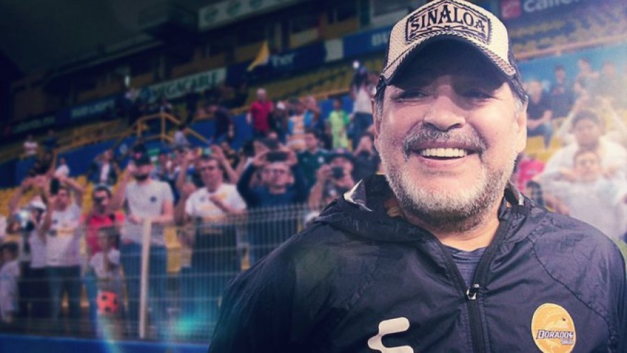 VIDEO/ Maradona nuk pyet për ligjin, ja si e ka modifikuar makinën e tij 200 mijë euroshe
