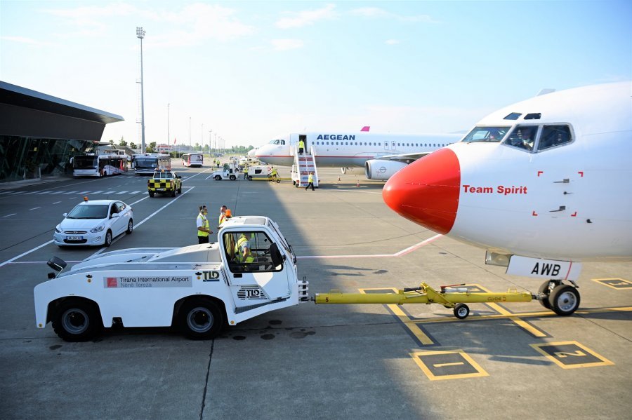 Aeroporti i Rinasit: Për të fluturuar drejt Greqisë duhet të pajiseni me kod
