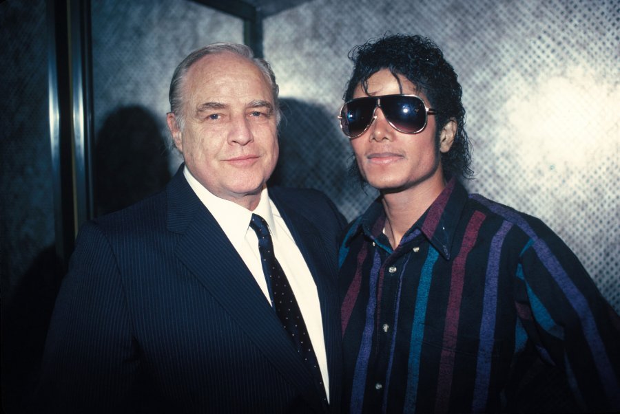 Michael Jackson shpërtheu në lot kur Marlon Brando e pyeti për abuzimin seksual me fëmijët
