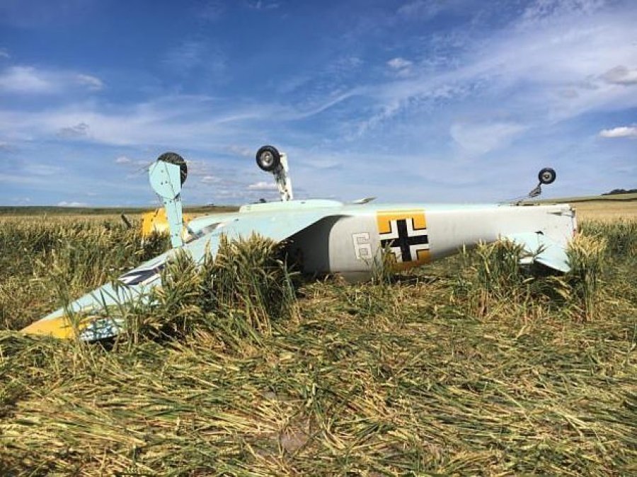 Incident dramatik me avion, piloti e bëri uljen mbi traktor