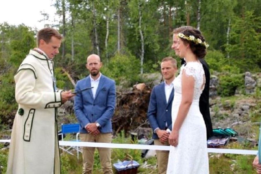 Pandemia nuk e ndal dot dashurinë, nusja norvegjeze dhe dhëndri suedez martohen në kufi