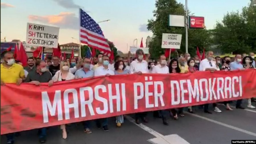 ‘Marshi për Demokraci’/ Opozita shqiptare akuzon BDI-në dhe KSHZ-në për manipulim votash