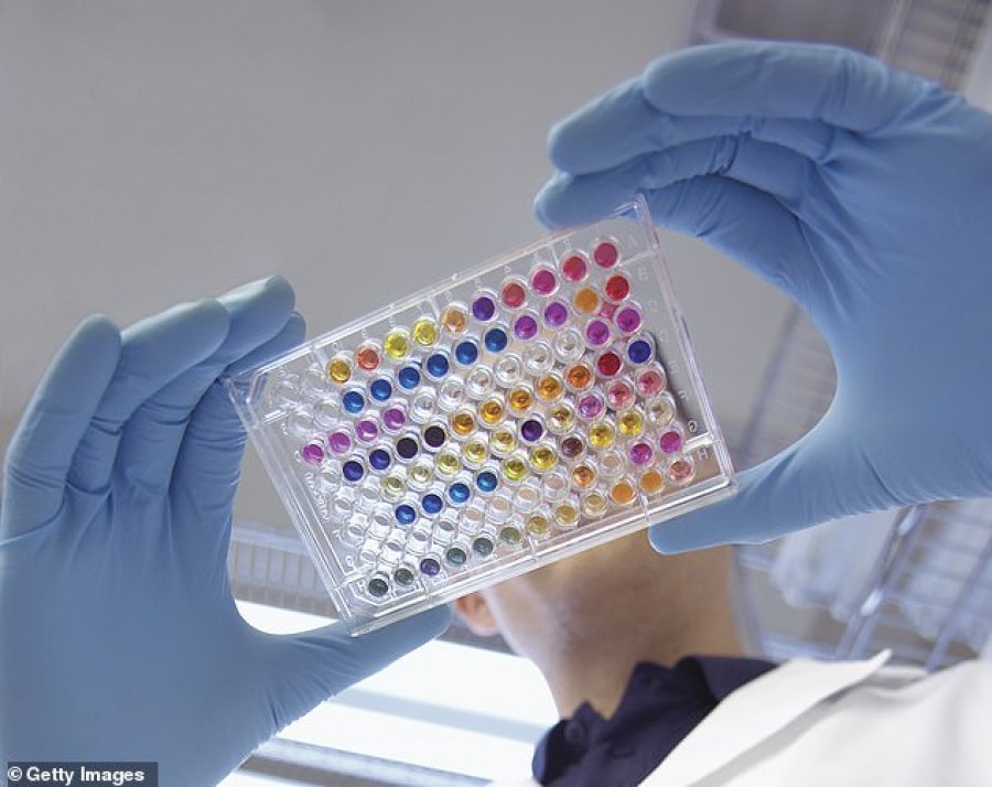 Shkencëtarët identifikojnë 21 mjekime të mundshme kundër koronavirusit