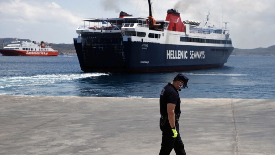 Greqia gati për të pritur vizitorët/ Hoteleritë nuk e kanë të qartë nëse turistët do pajtohen me masat