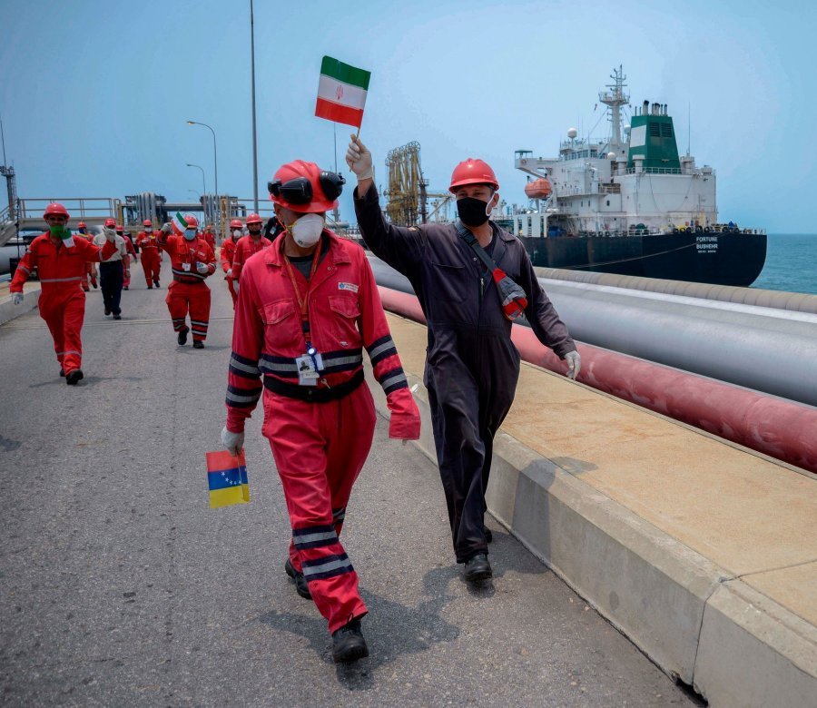 Nën sanksionet e SHBA/ Irani, i gatshëm të dërgojë më shumë naftë në Venezuelë