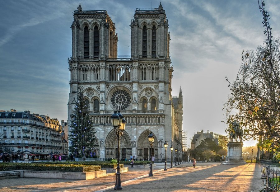 Qëndroi i mbyllyr prej 14 muajsh, hapet sheshi i ‘Notre Dame’