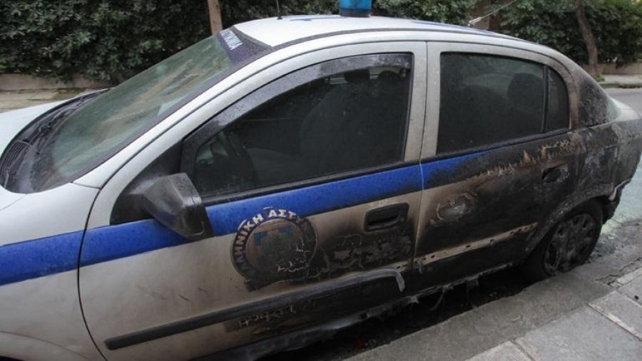 Sulmohet me molotov stacioni i policisë në Greqi