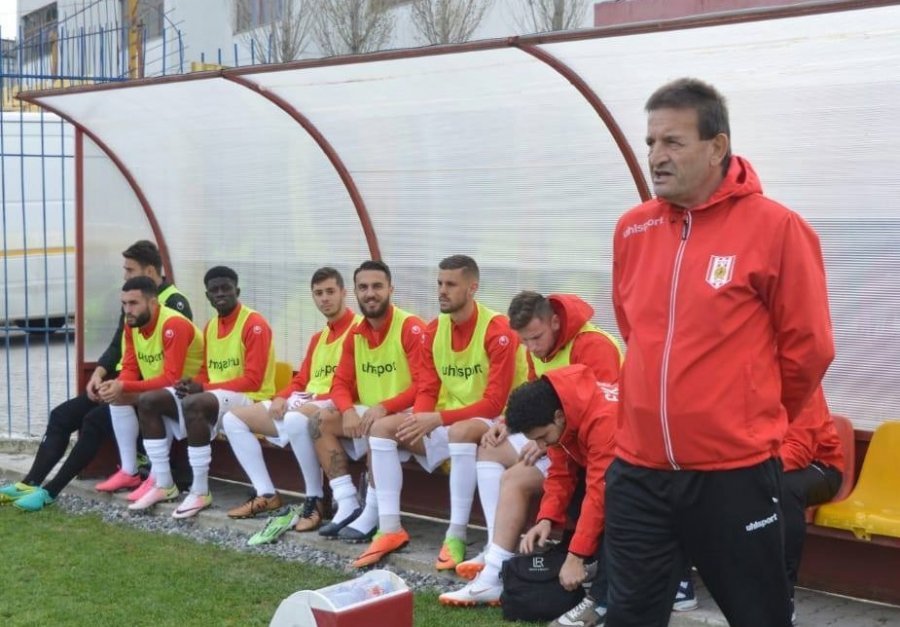 Lojtari i Bylisit me Covid, flet trajneri Veljko Dovedan: Përballja me Tiranën e vështirë