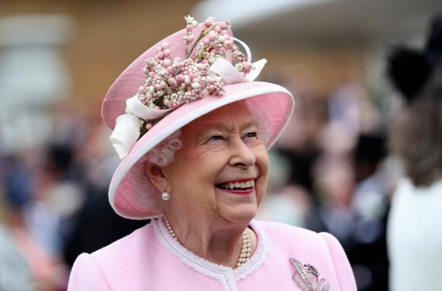 Asgjë nuk e NDAL mbretëreshën Elizabeth, 94-vjeçarja na la pa fjalë të gjithëve me këtë veprim