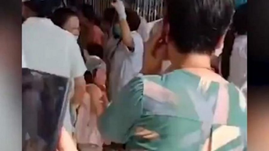 Sulm me thikë në një çerdhe në Kinë, lëndohen 40 persona