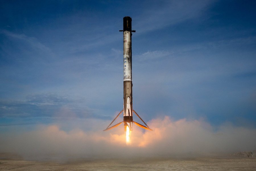 Falcon 9 kthehet në Tokë pas udhëtimit historik drejt hapësirës