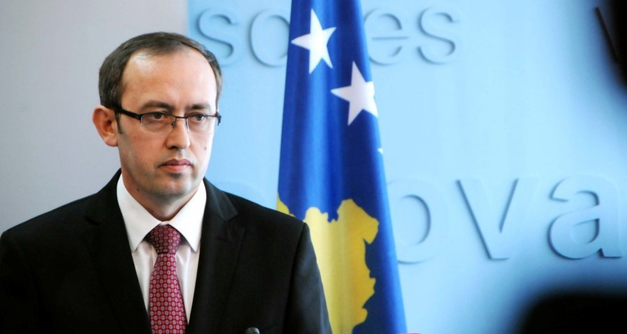 Kosovë, Kryeministri i ri Hoti merr detyrën në orën 9:00