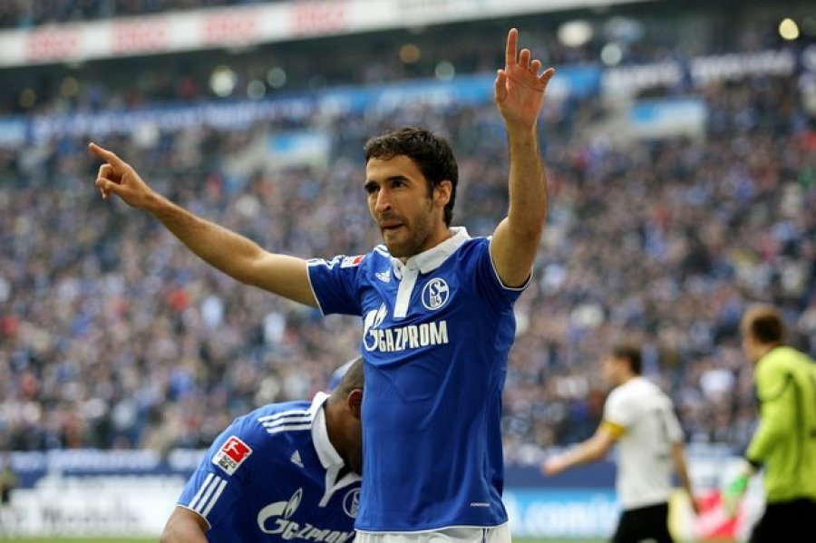 Shkëlqeu si lojtar, Raul Gonzalez mund të rikthehet si trajner te Schalke 04