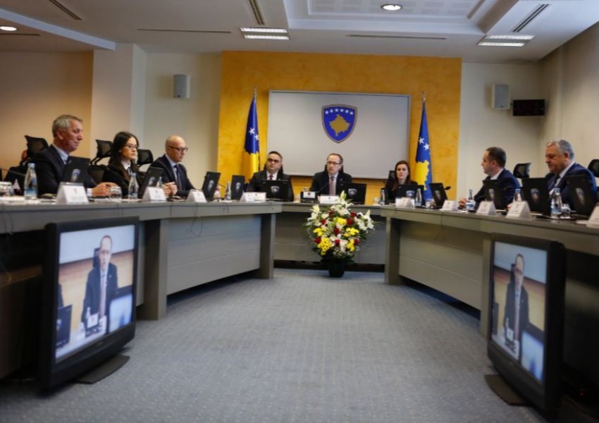 Thaçit i 'plotësohet' dëshira/Hoti ia delegon përfaqësimin e Kosovës në negociata