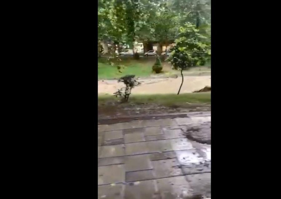 VIDEO/ Reshje të dendura shiu në Tiranë, 'tërbohet' Lana