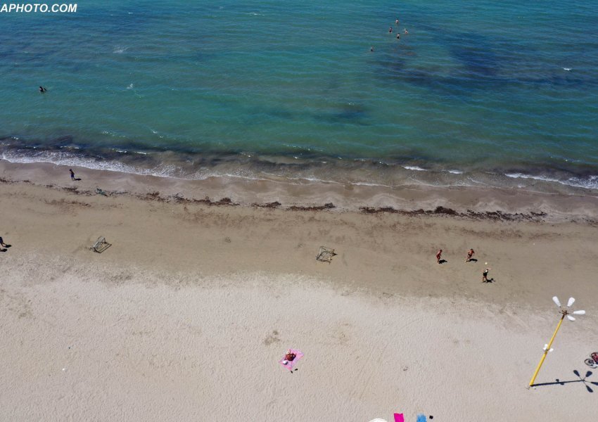 Ekspertët: Rëra e plazhit më e ndotur sesa uji i detit