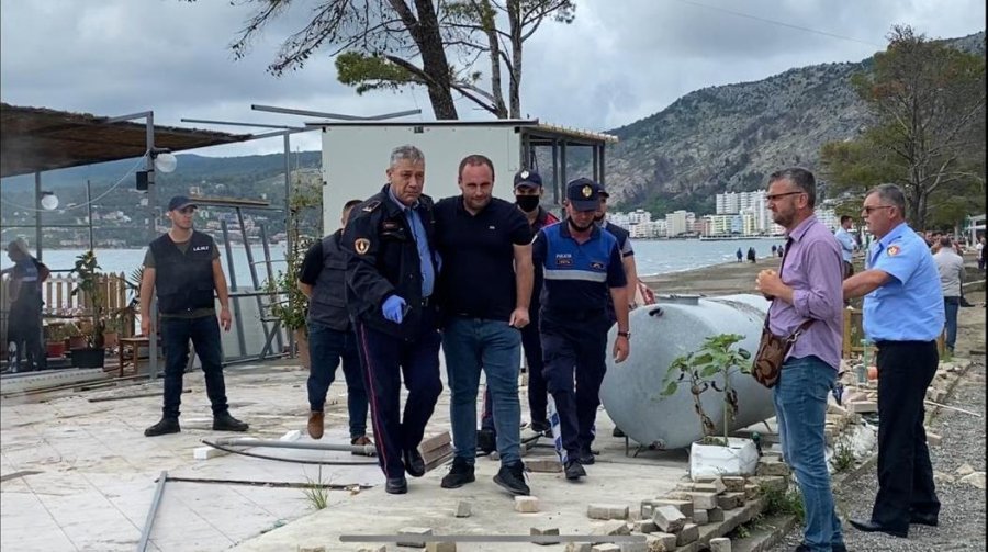 Përplasja me banorët/ Trimërohen policët e Lezhës, shoqërojnë gazetarin
