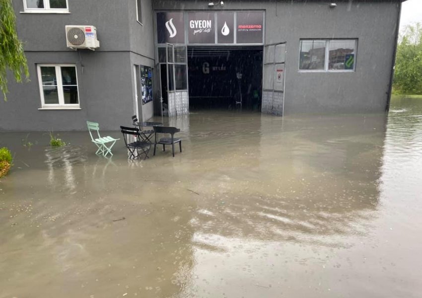 Komuna e Vushtrrisë me konferencë të jashtëzakonshme lidhur me gjendjen emergjente nga vërshimet