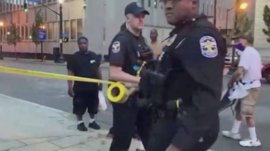 VIDEO/ Të shtëna gjatë protestave në SHBA, një person i vdekur, qytetari filmon momentin tronditës